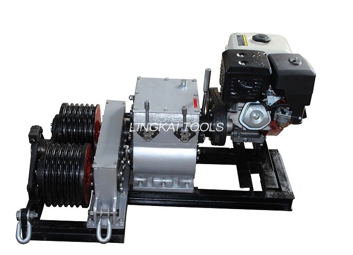 Tời chạy bằng động cơ xăng Honda 5T với hai tang trống cáp để kéo dây