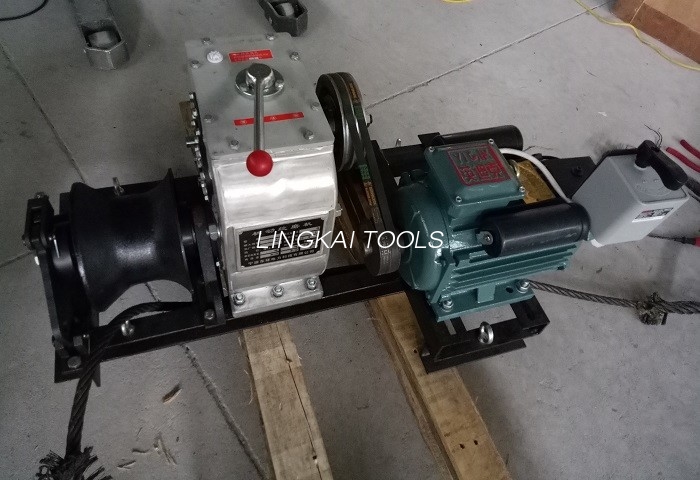 Máy kéo tời cáp điện 3 tấn di động với động cơ điện trong xây dựng đường dây điện
