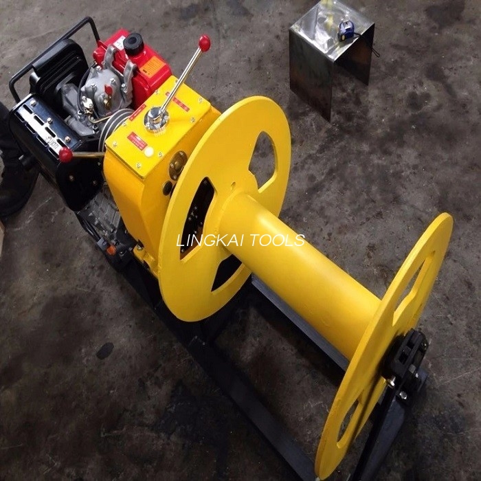 Máy kéo tời cáp động cơ xăng / diesel Thiết bị kéo dây tời 2 tấn